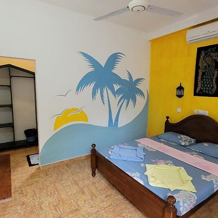 Malika'S Yellow House Хикадува Екстериор снимка