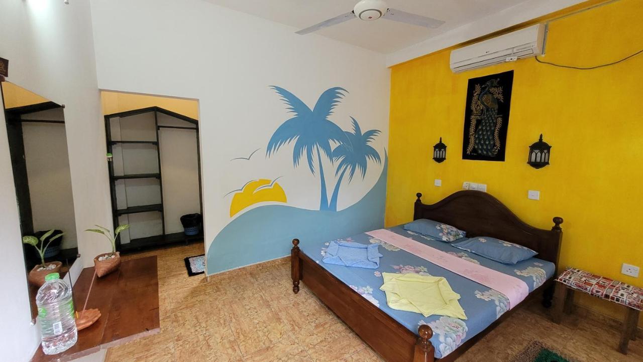 Malika'S Yellow House Хикадува Екстериор снимка